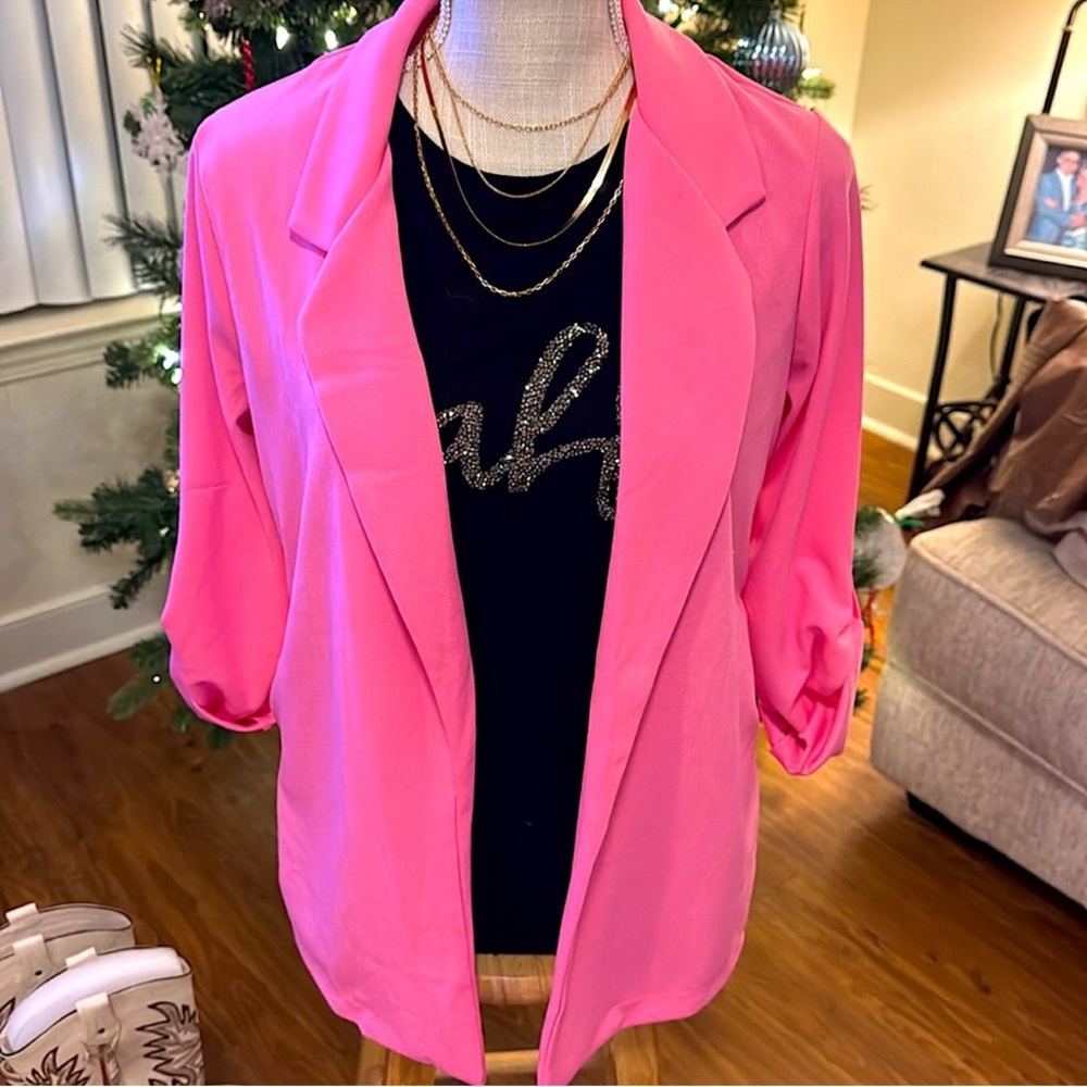 🎉SALE🎉🆕🩷ANDREE BY UNIT: BARBIE PINK Girl Boss Blazer SMALL